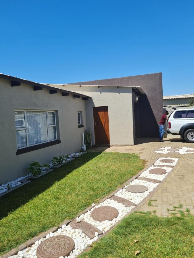 Tuvawa Luxury Suites Walvis Bay Exterior photo