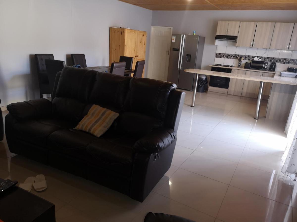 Tuvawa Luxury Suites Walvis Bay Exterior photo